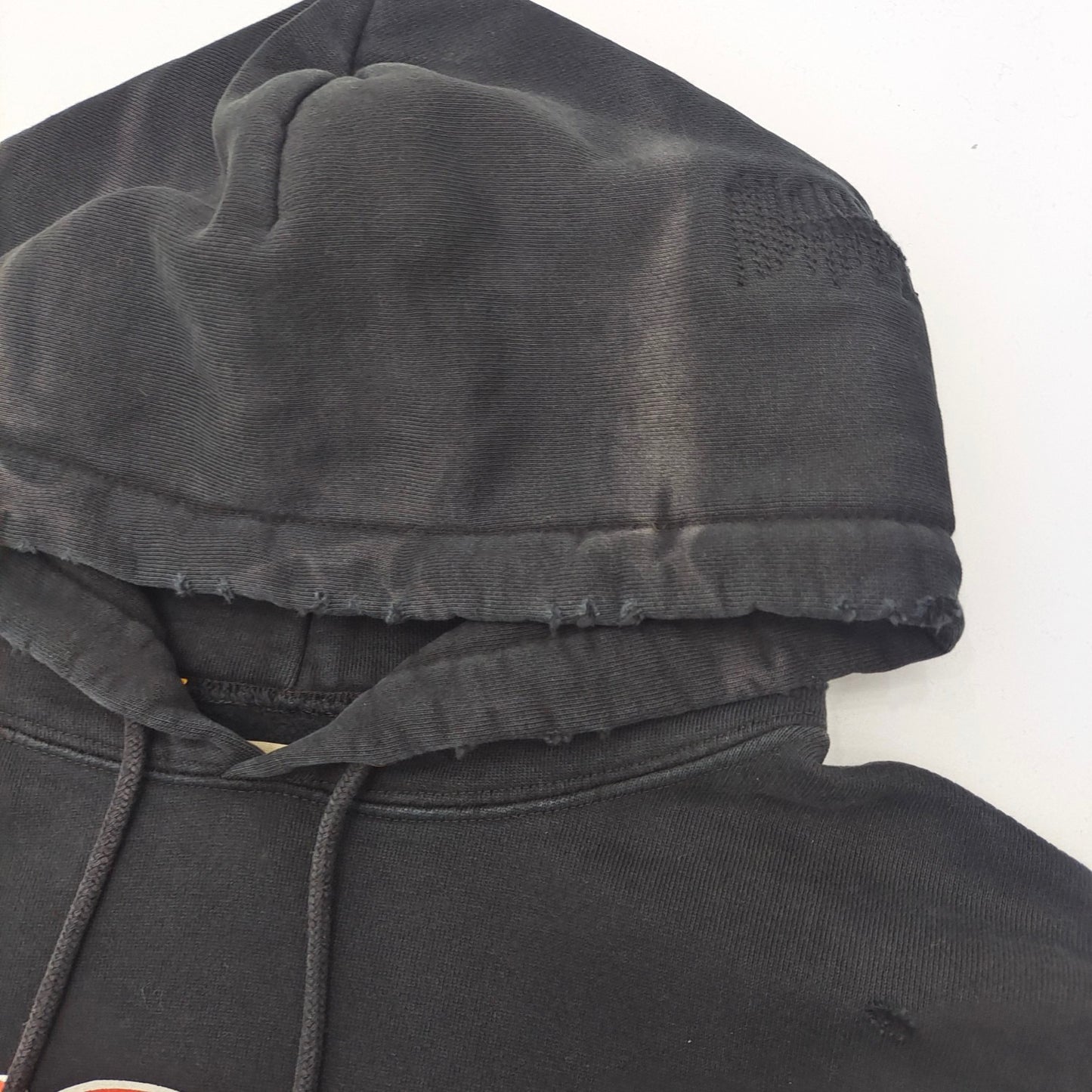 Sudadera con capucha negra y gris