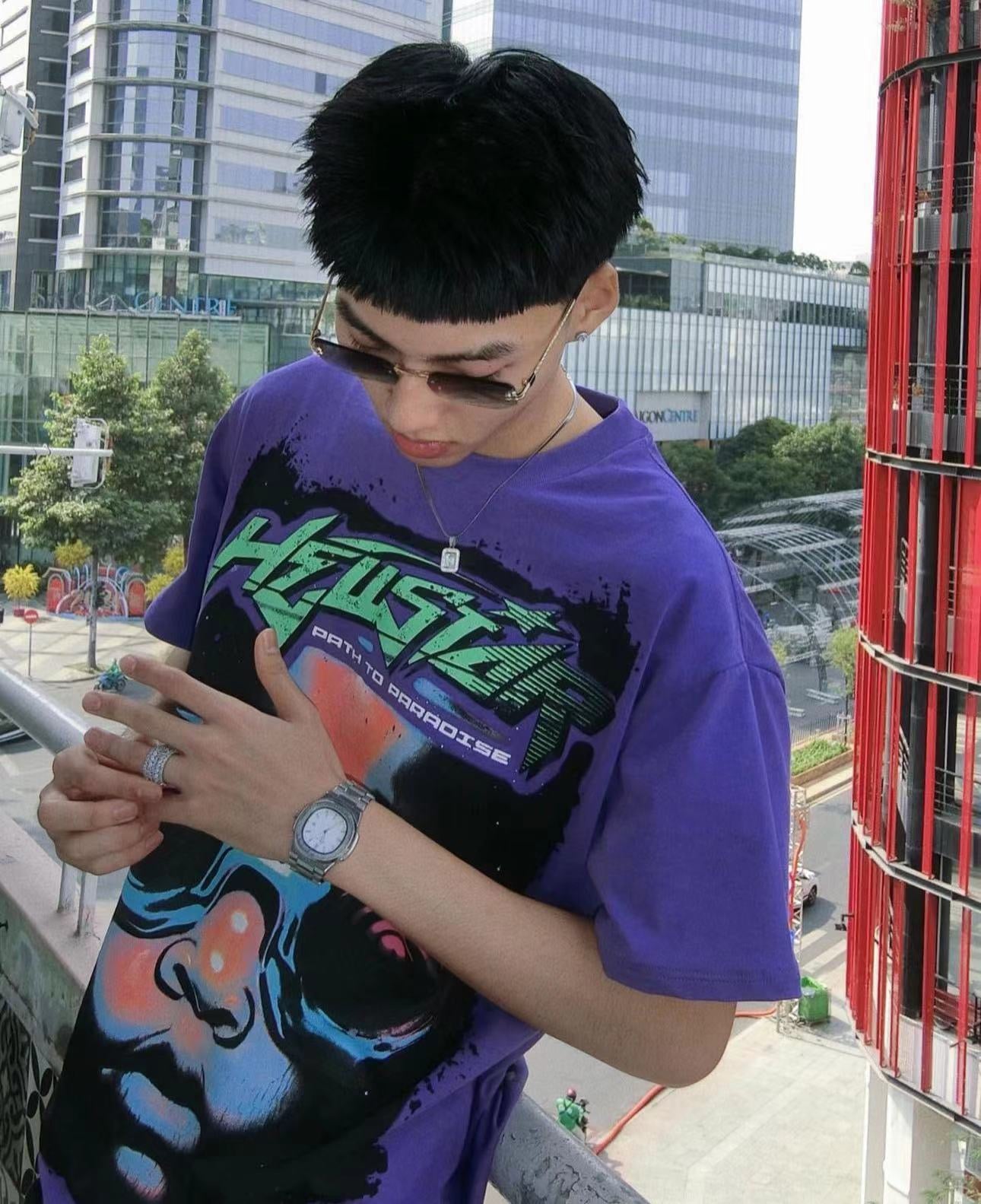 camiseta morada