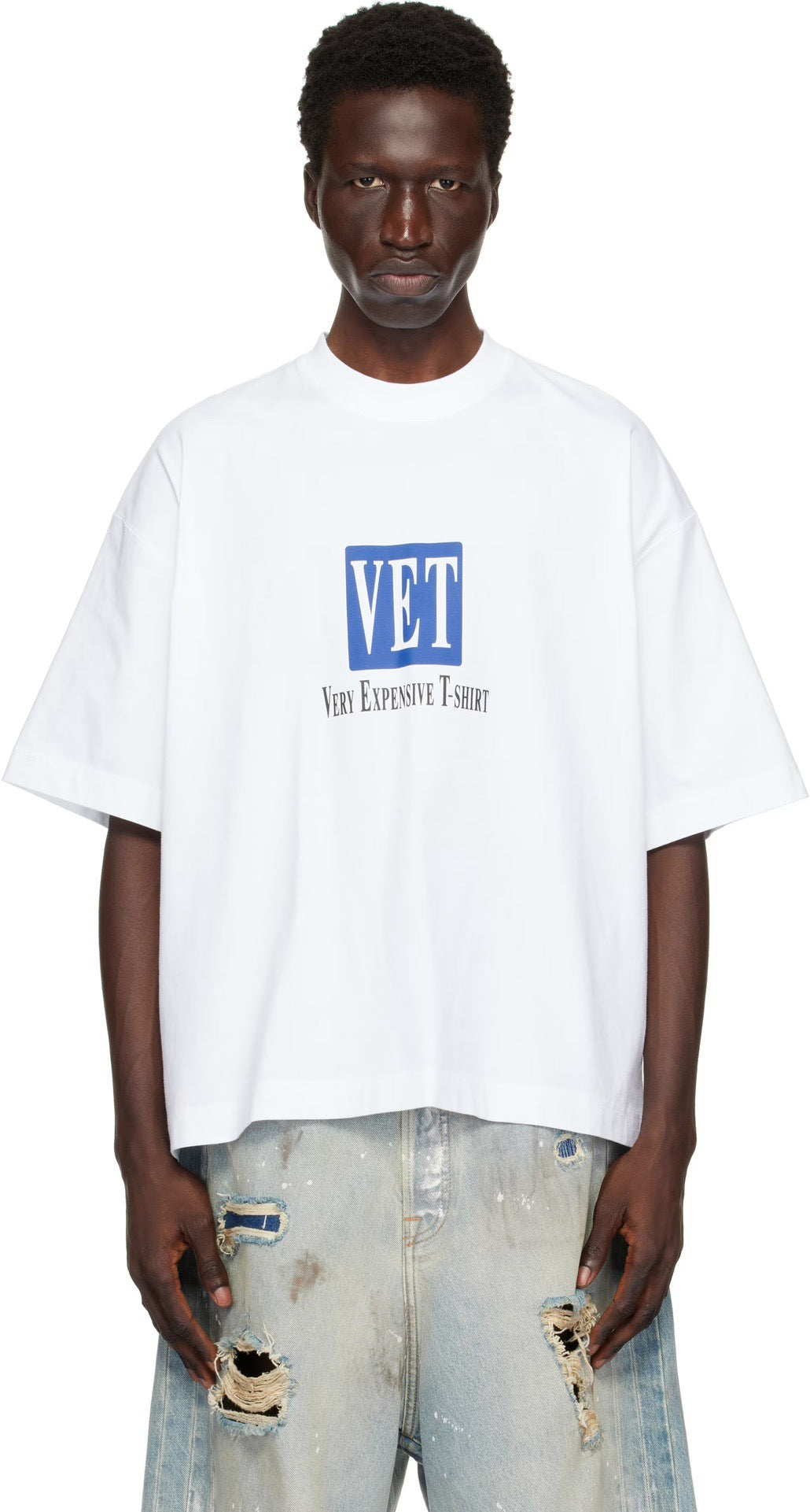 Weißes und schwarzes T-Shirt
