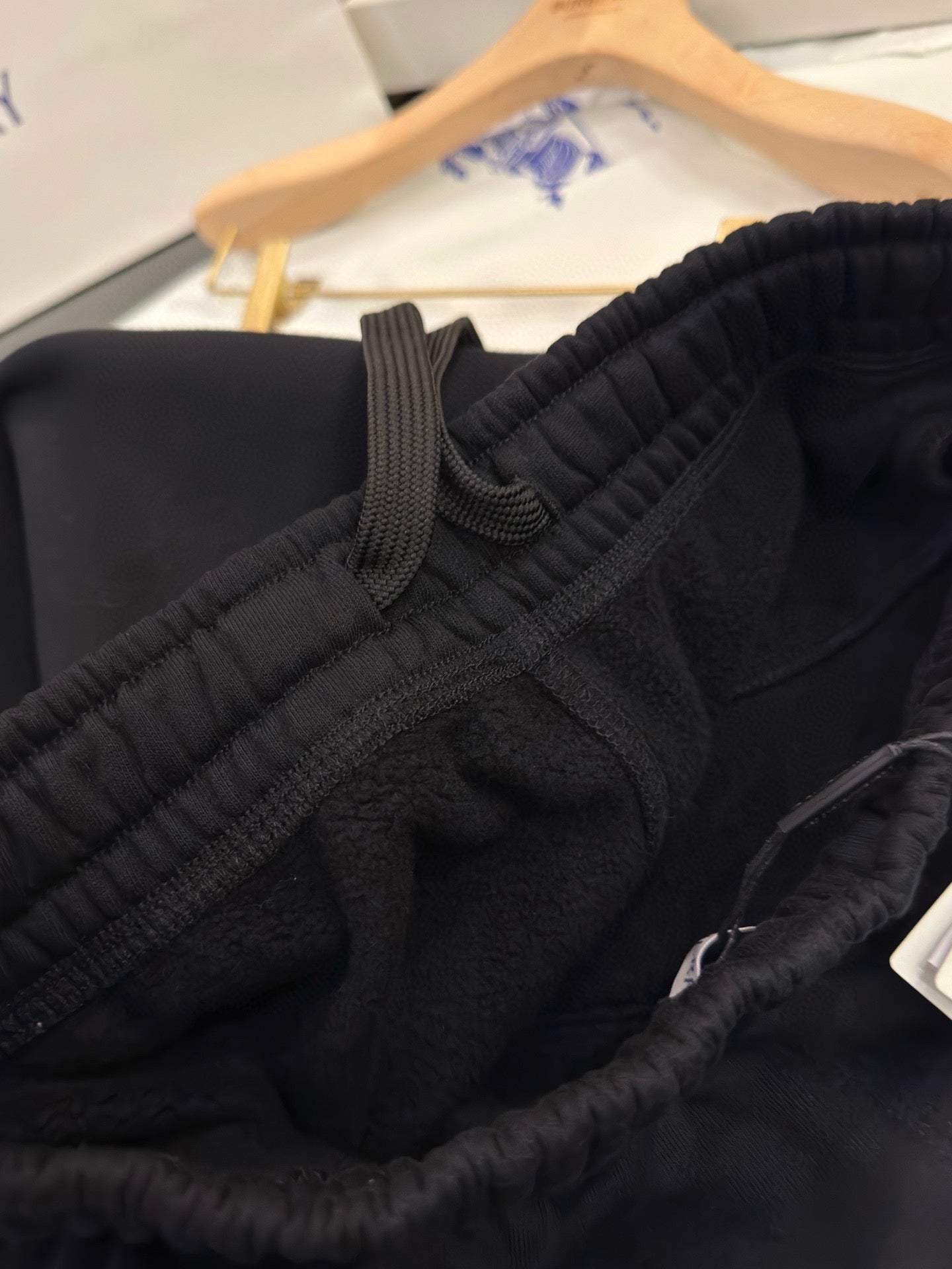 Schwarze Hosen