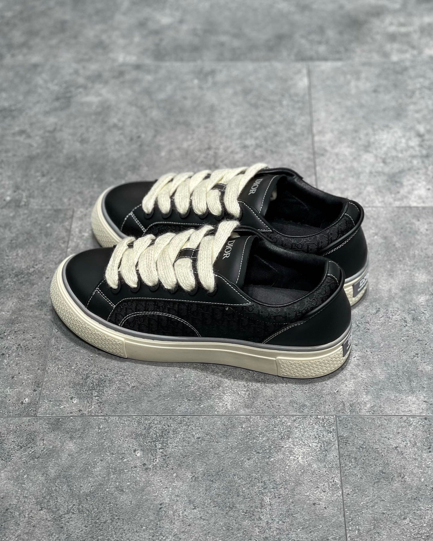 Mehrfarbige Schuhe