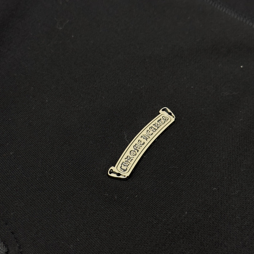 Sudadera negra y gris