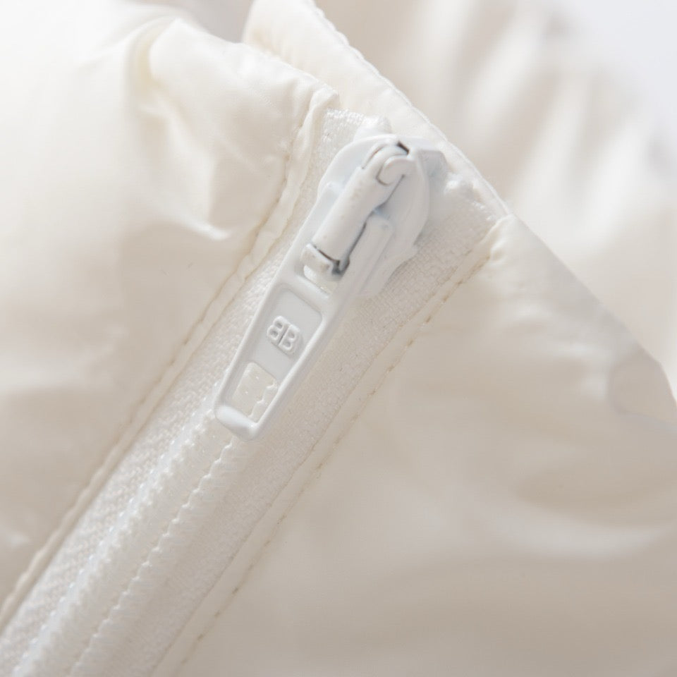 Chaqueta blanca y negra