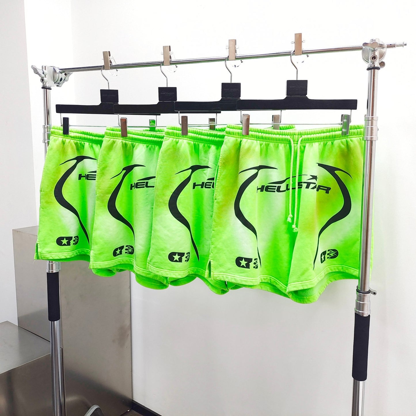 Dunkelgrüne Shorts