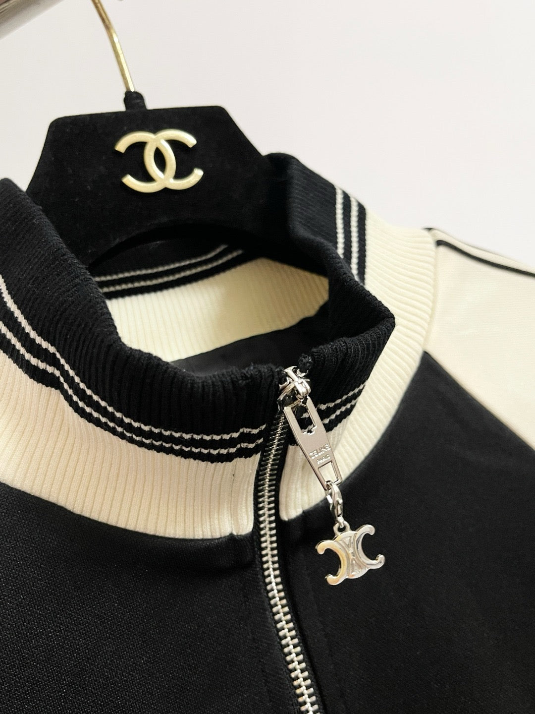 Chaqueta blanca y negra
