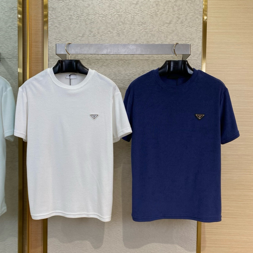 Camiseta blanca y azul