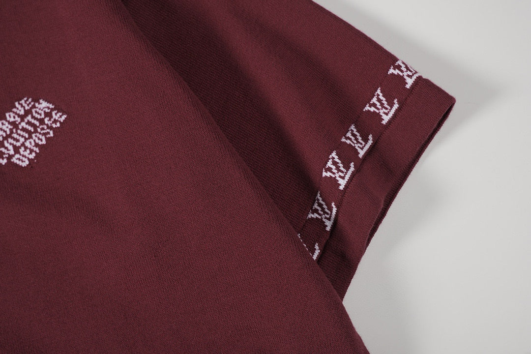 Bordeauxrotes T-Shirt