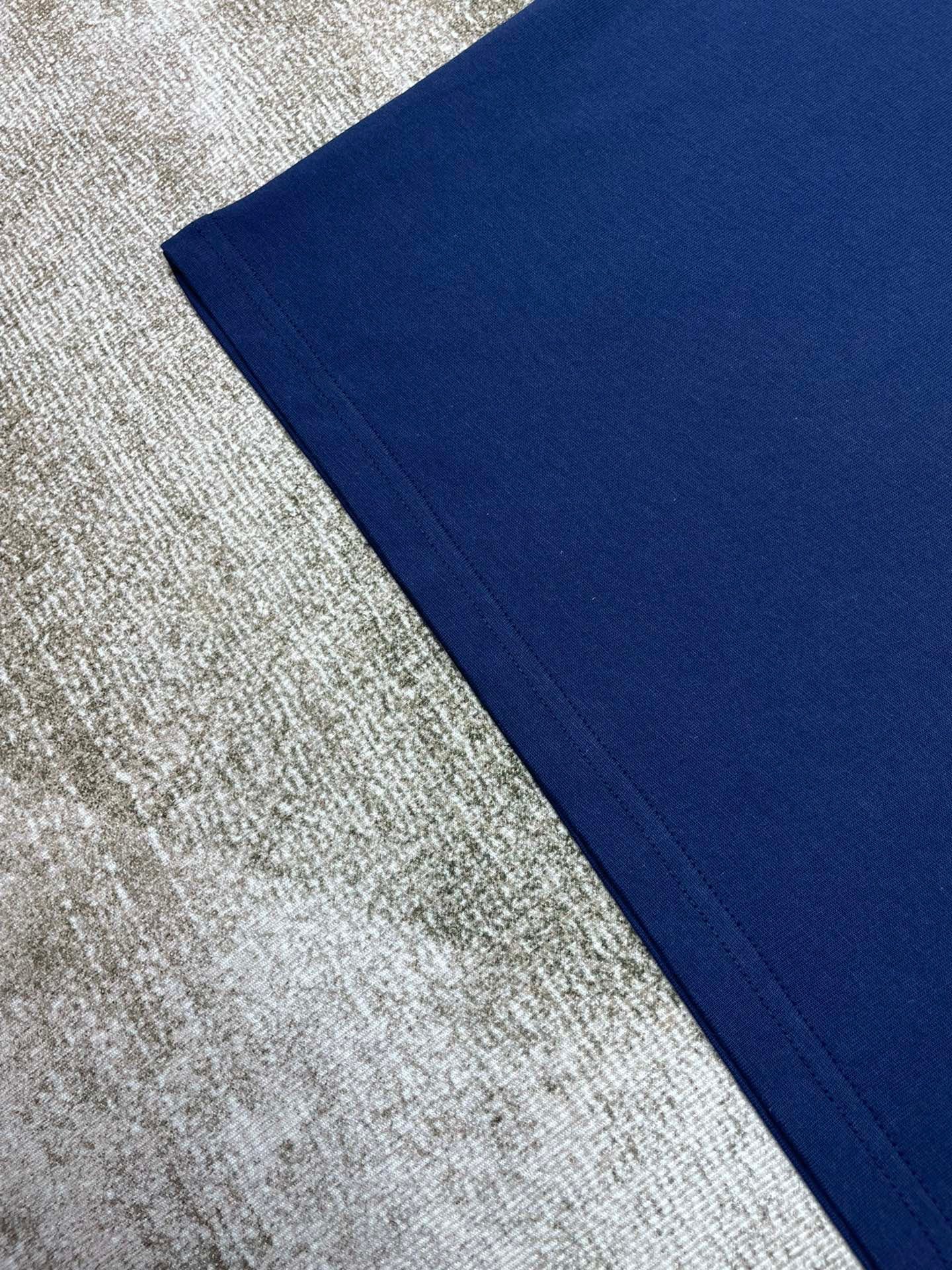 camiseta azul