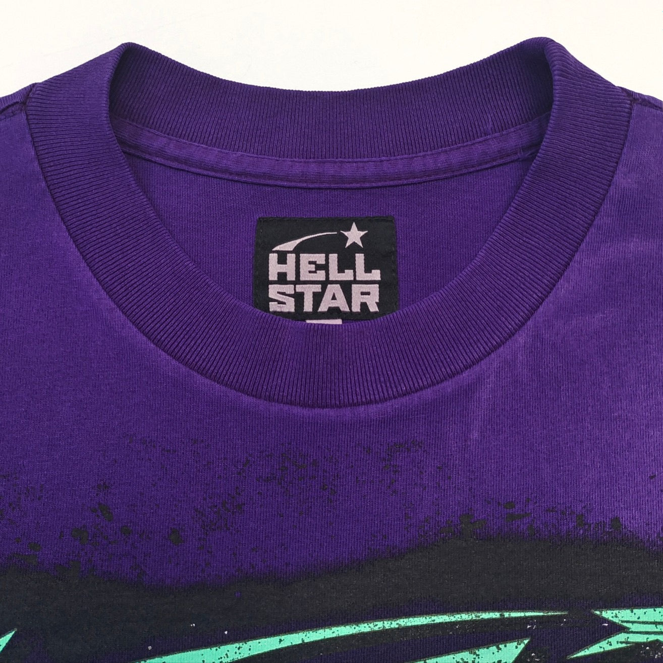 camiseta morada