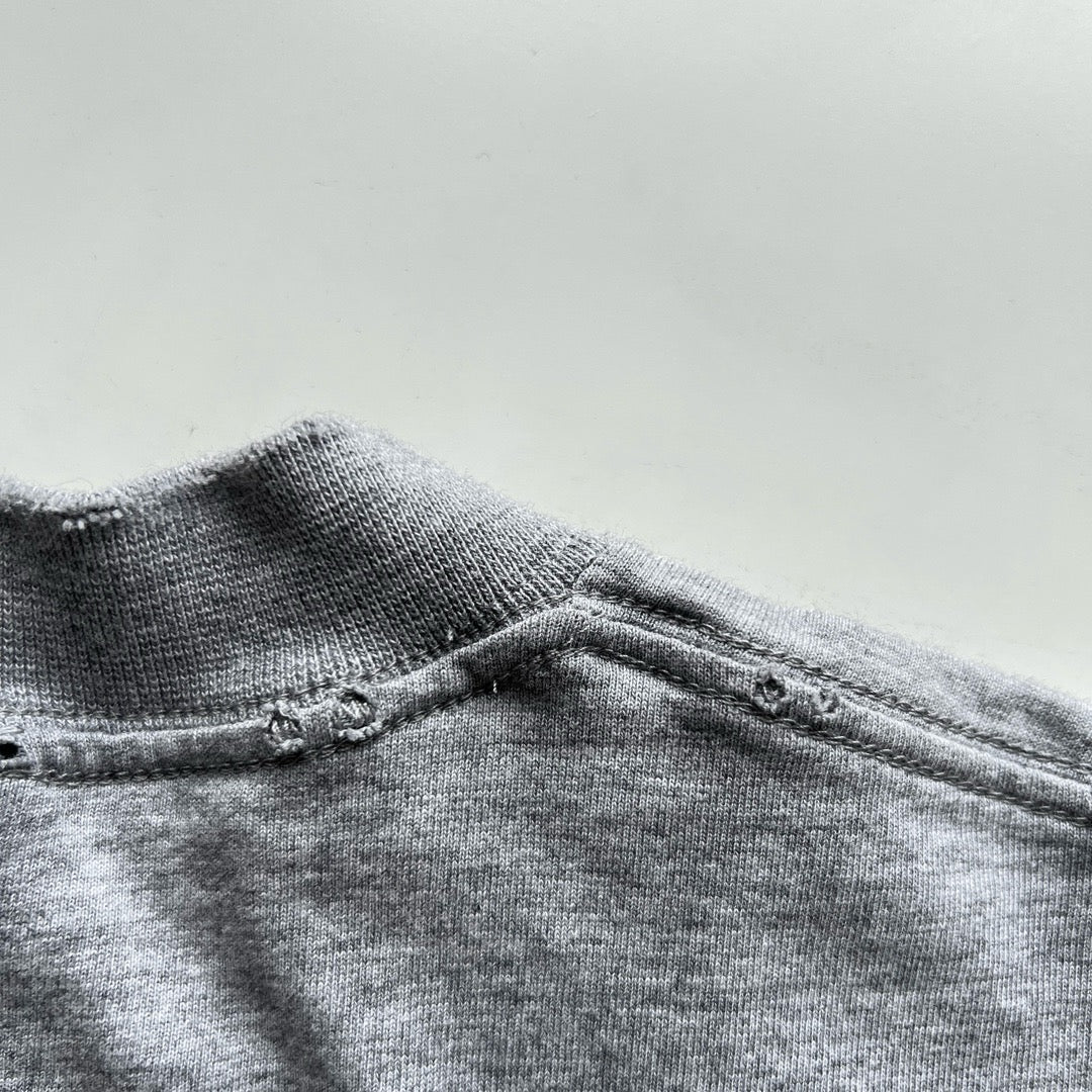 camiseta gris