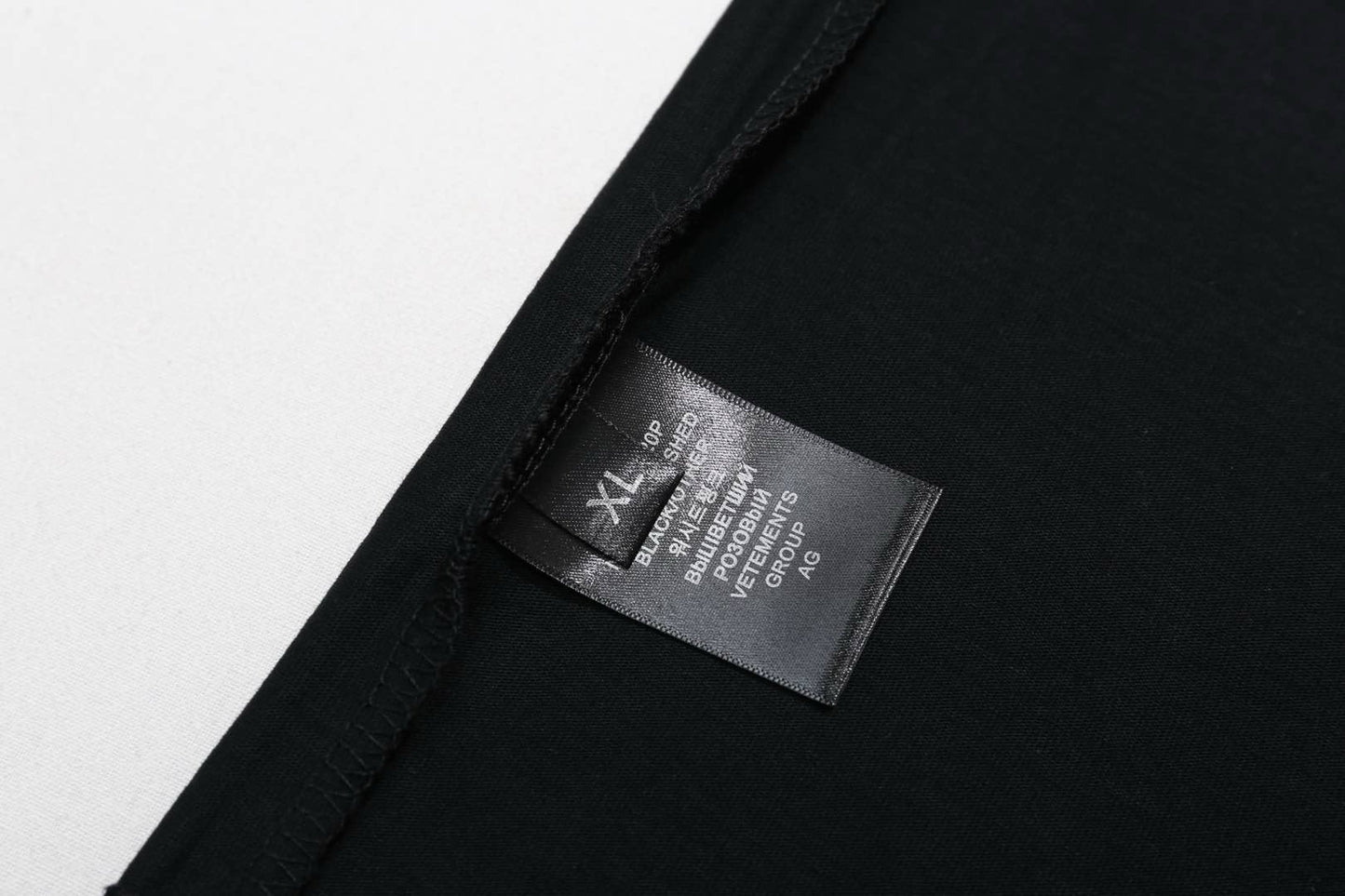 Schwarzes T-Shirt
