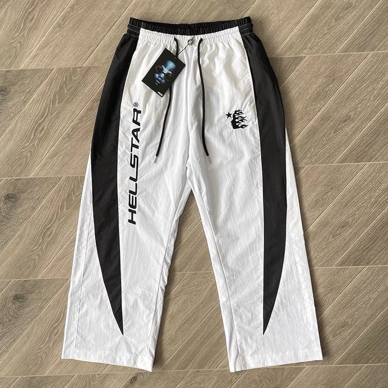 Weiß-schwarzes Trikot mit Hose