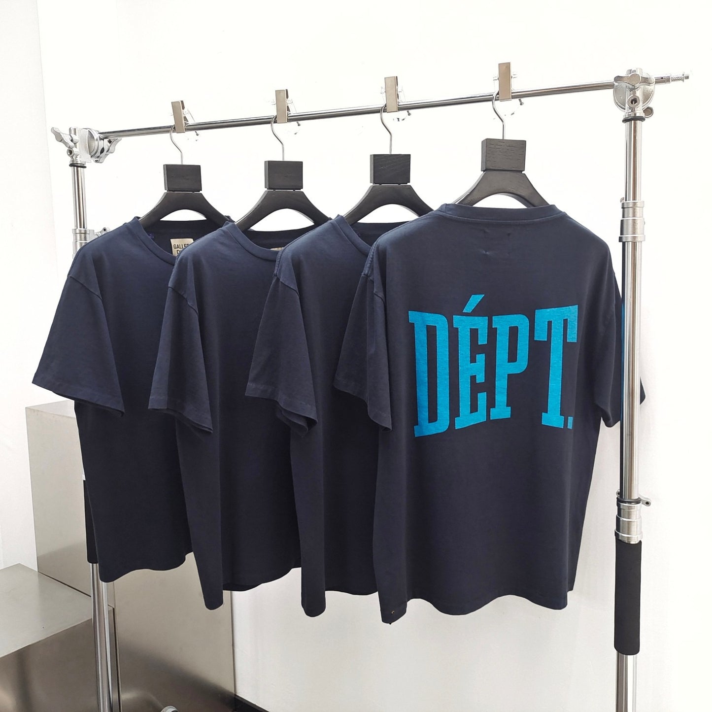 Camiseta blanca y negra