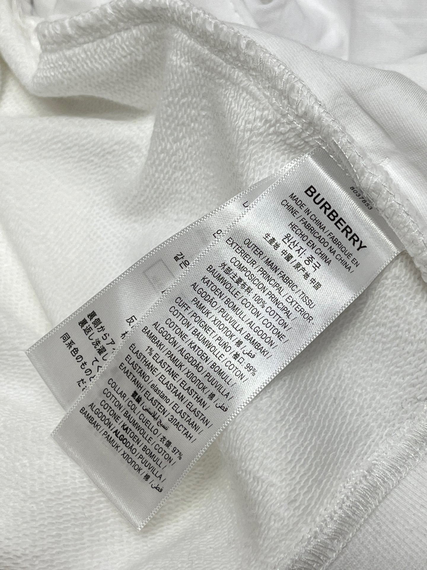 Sudadera con capucha en blanco y negro