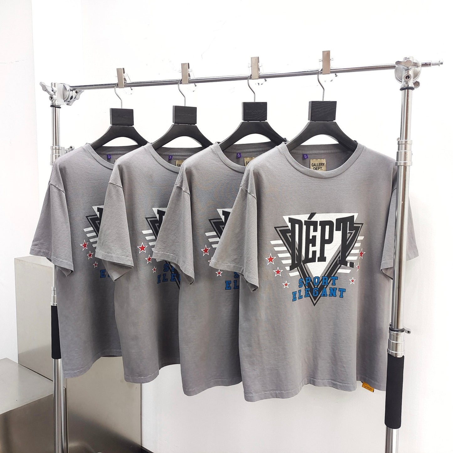 camiseta gris