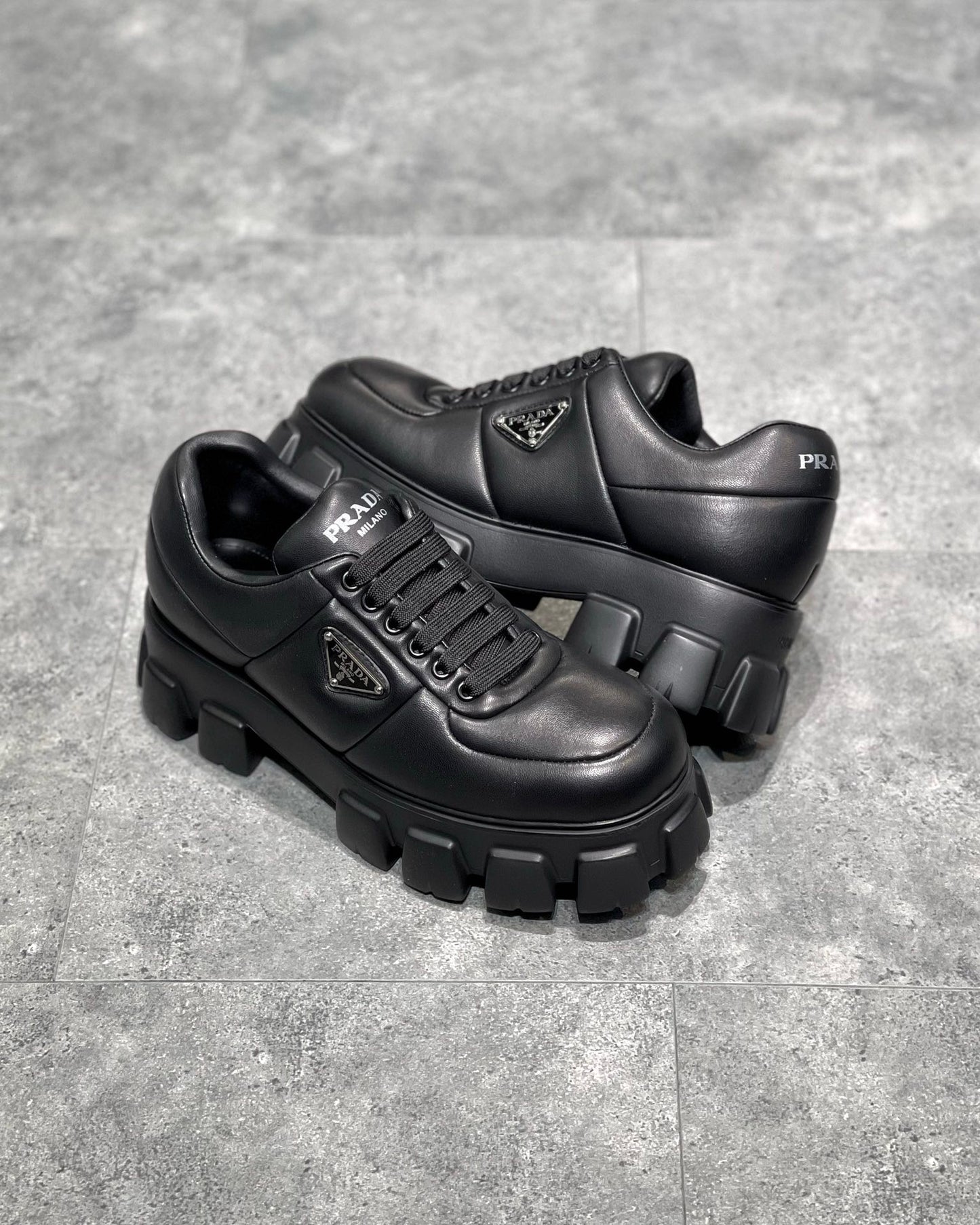 Schwarze Schuhe
