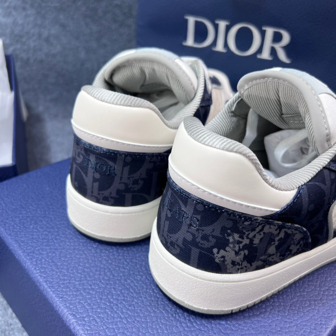 Weißblaue Schuhe