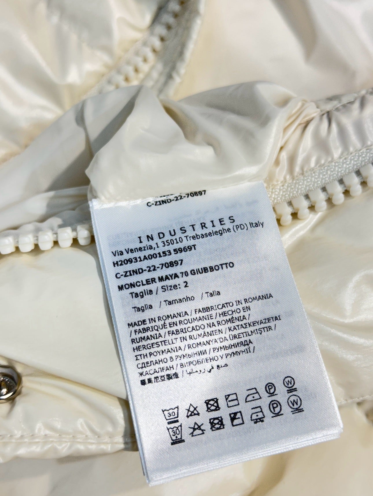 Chaqueta blanca y negra
