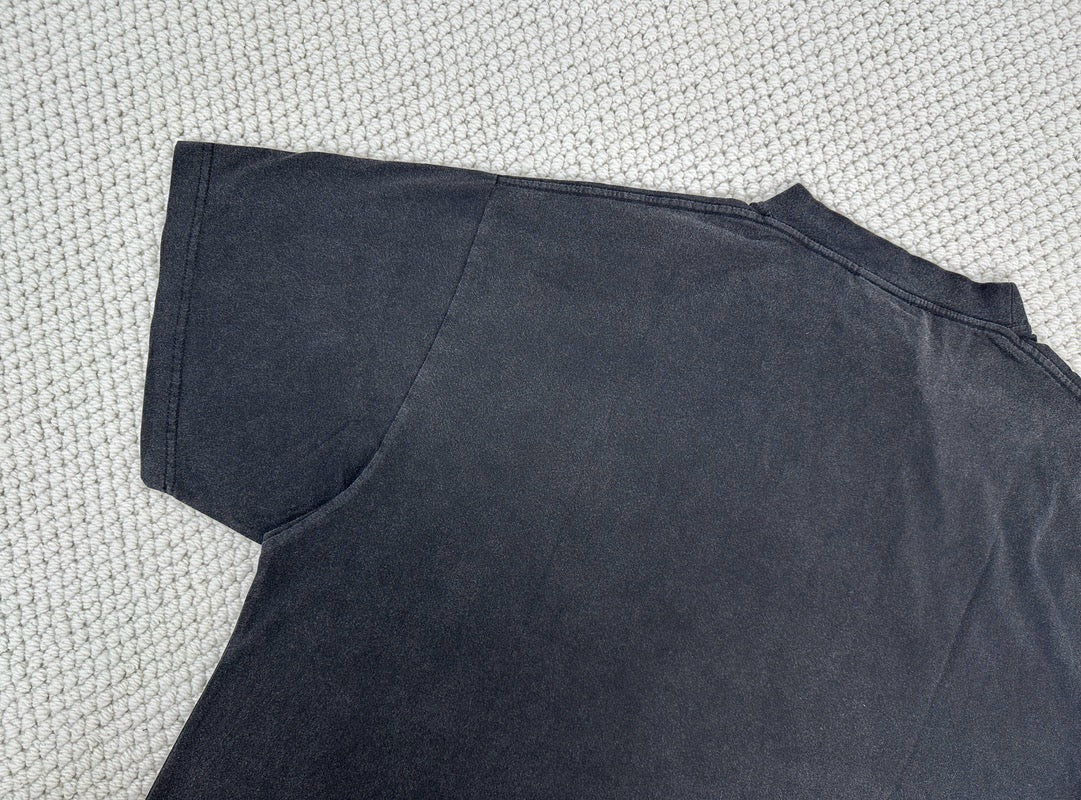 camiseta negra