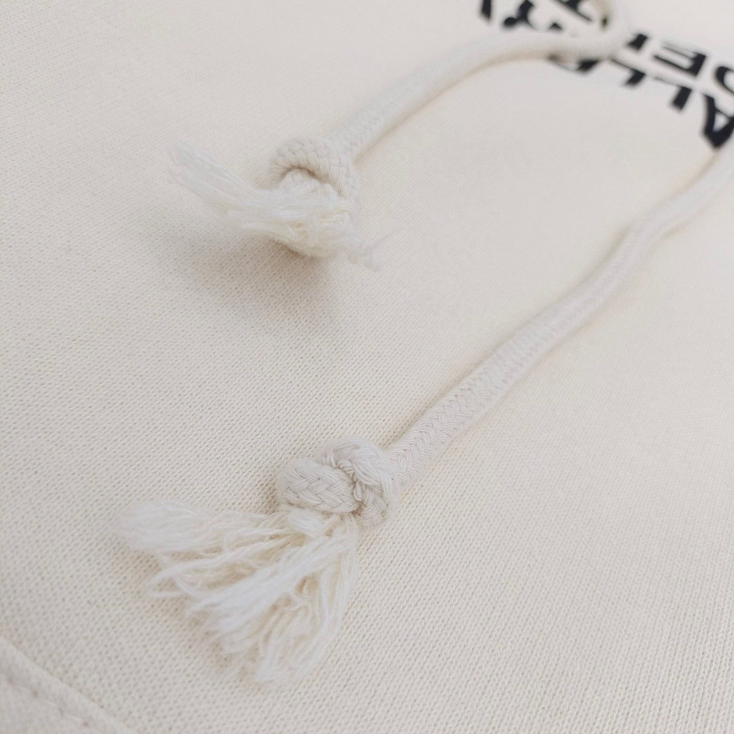 Sudadera con capucha blanca