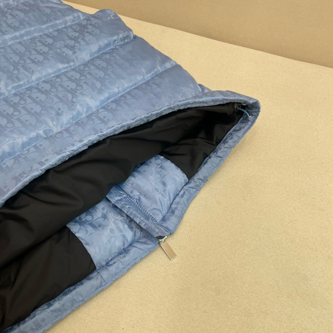 Chaqueta negra, gris y azul