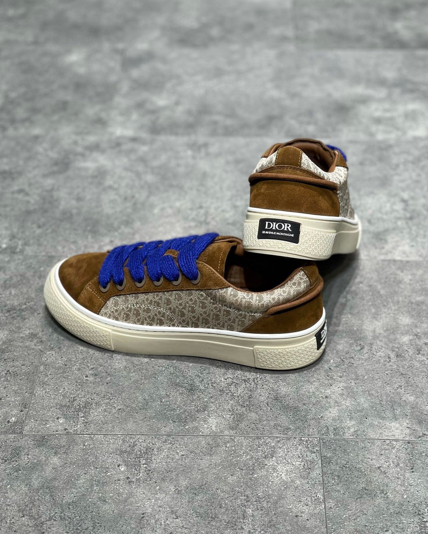 Mehrfarbige Schuhe