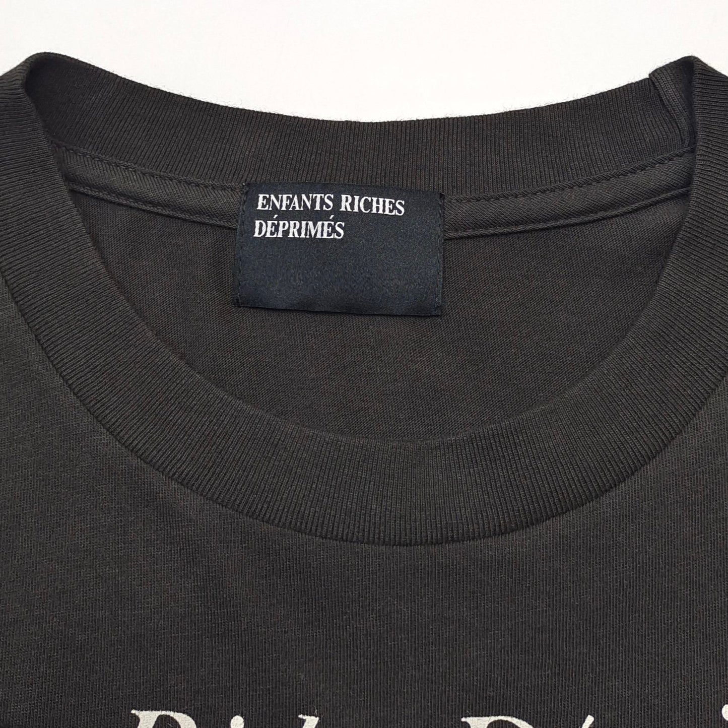 camiseta negra