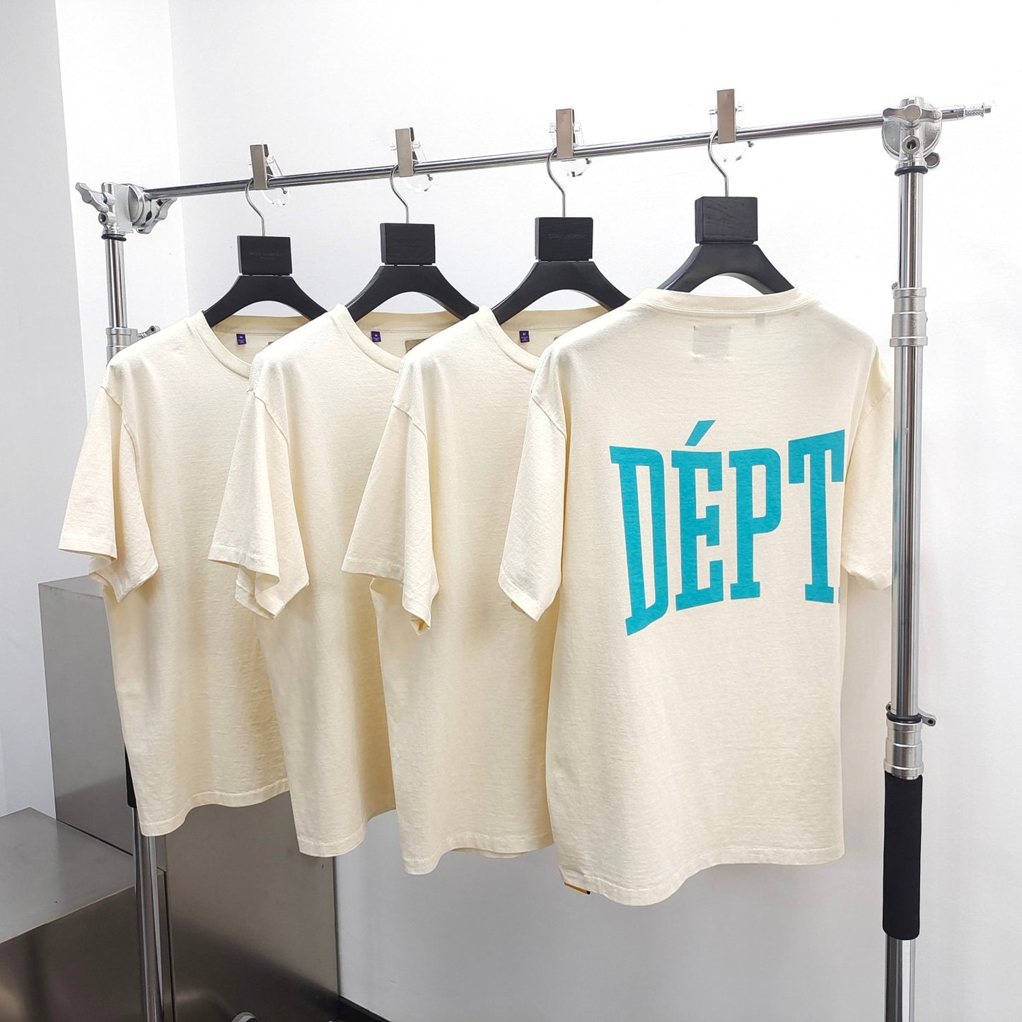 Camiseta blanca y negra