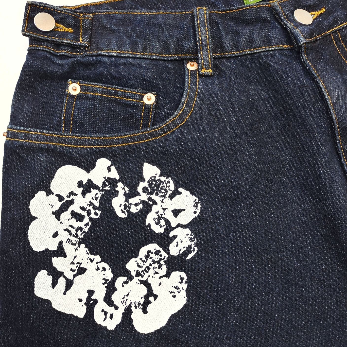 Dunkelschwarze Shorts