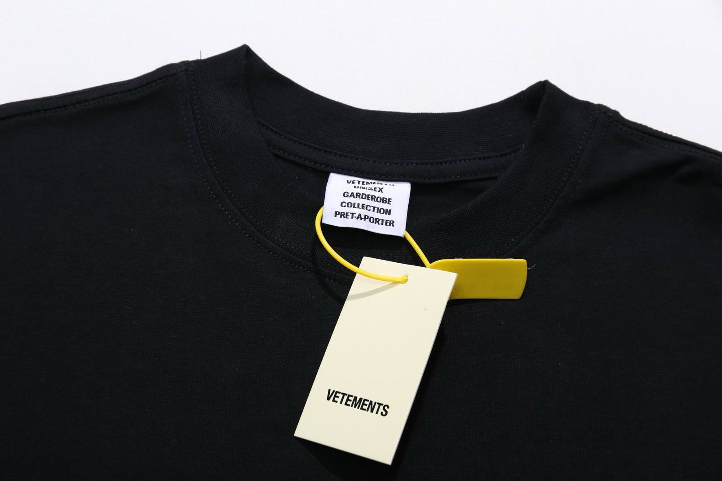 Schwarzes T-Shirt