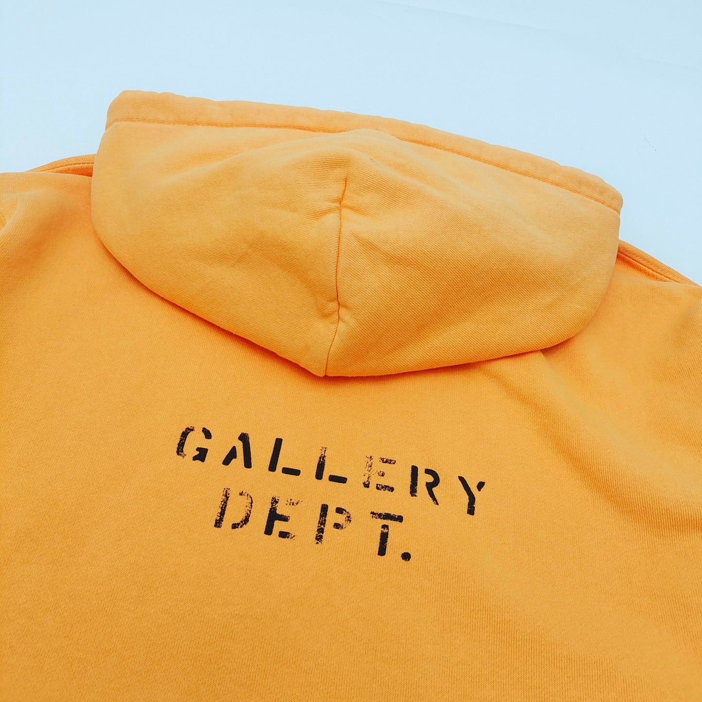 Sudadera con capucha amarilla