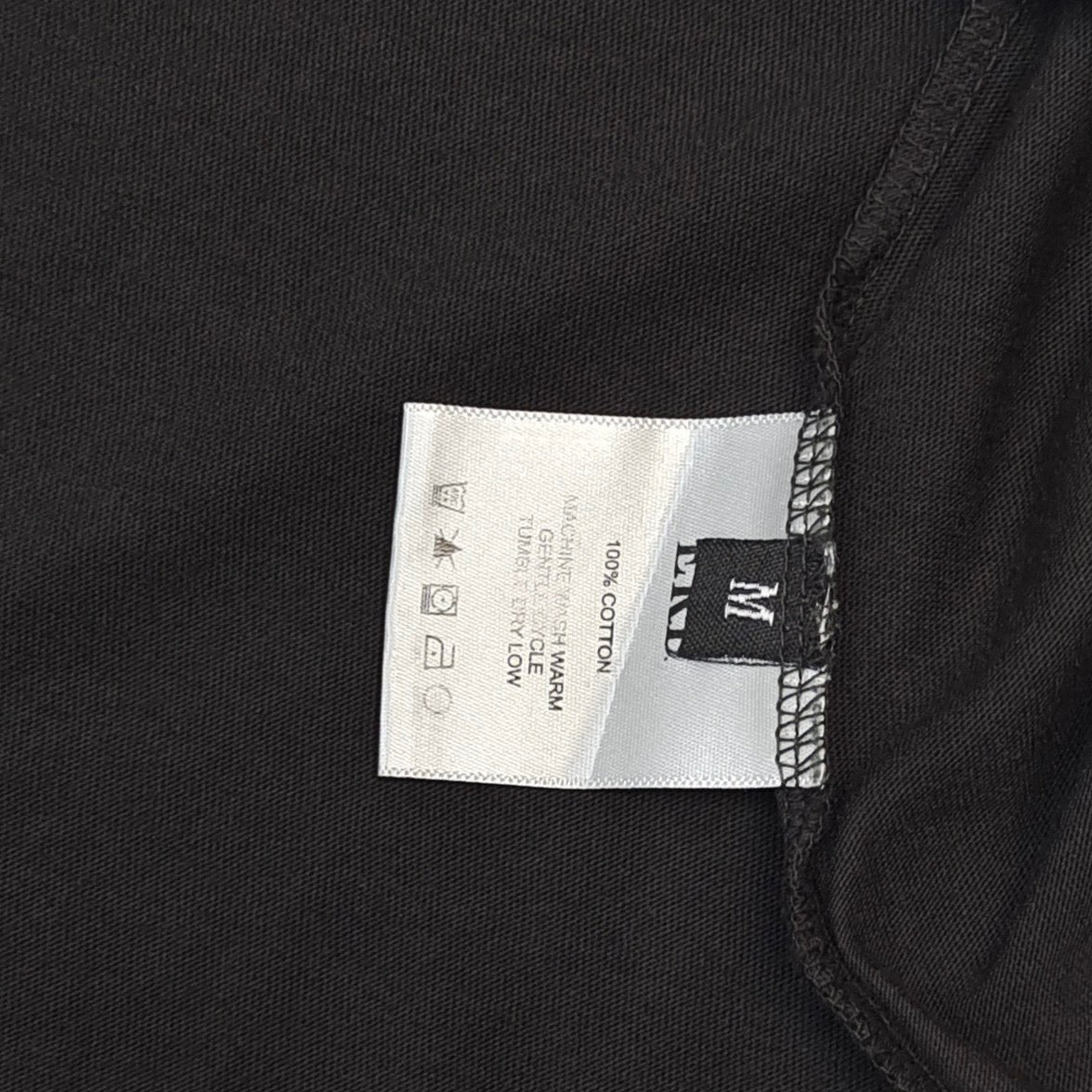 camiseta negra
