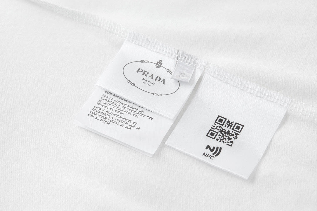 White T-shirt - Size M