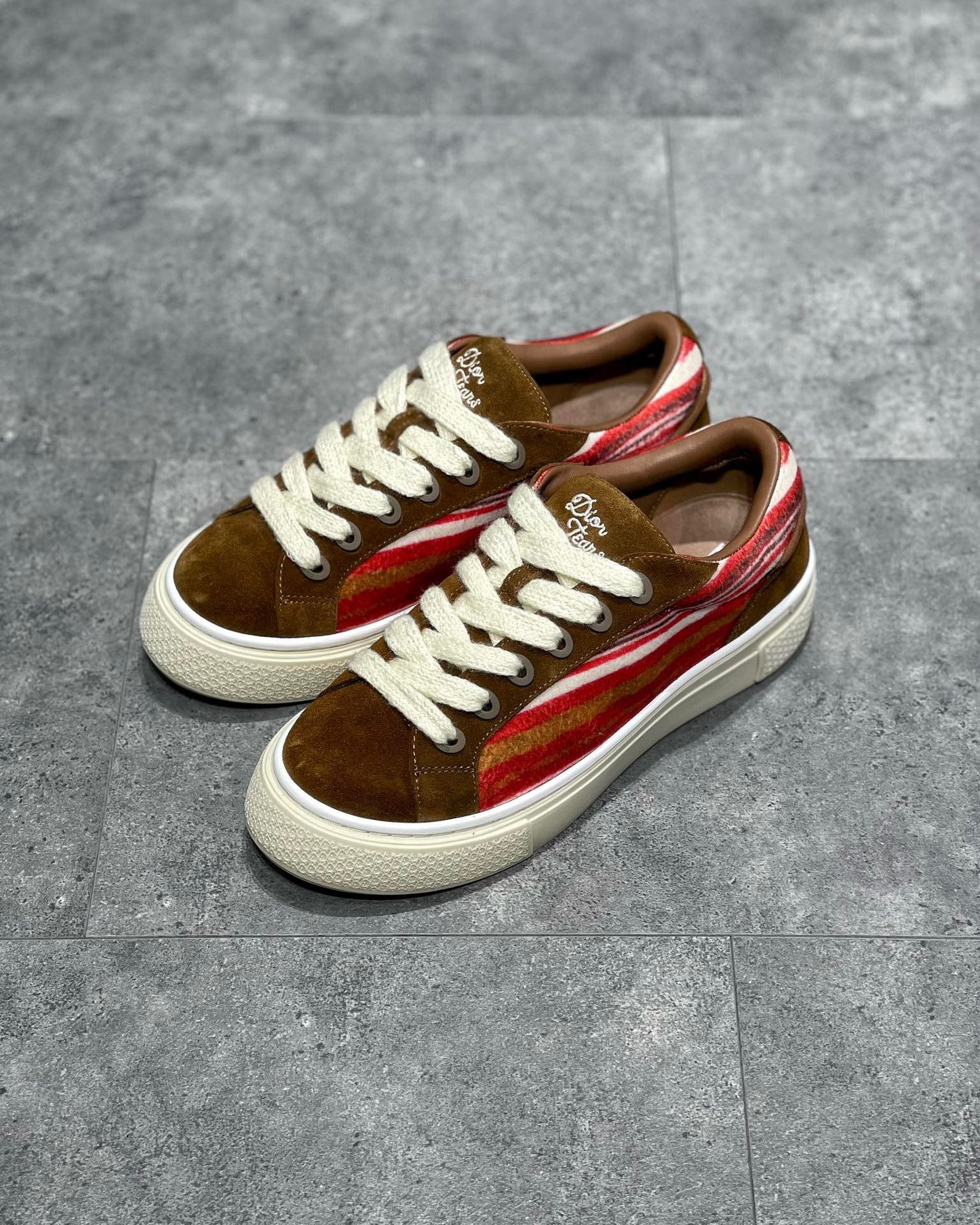 Mehrfarbige Schuhe