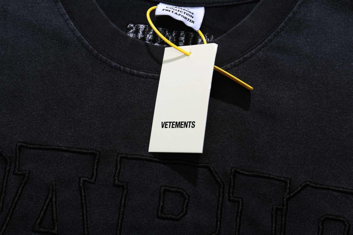 Schwarzes T-Shirt