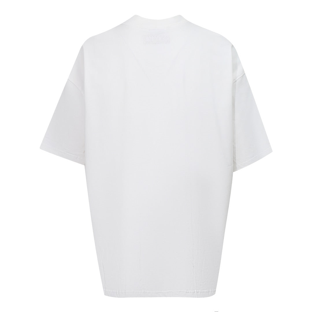 Weißes und schwarzes T-Shirt