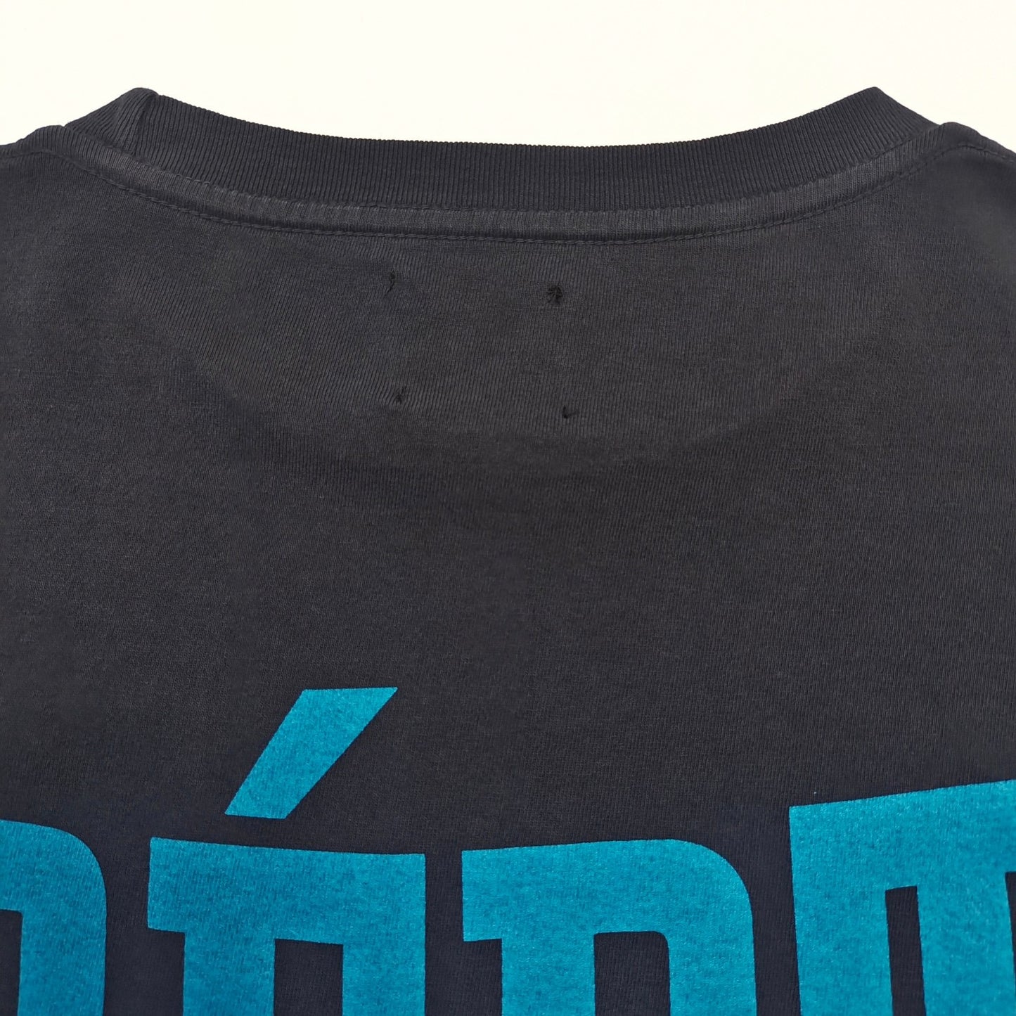 Camiseta blanca y negra
