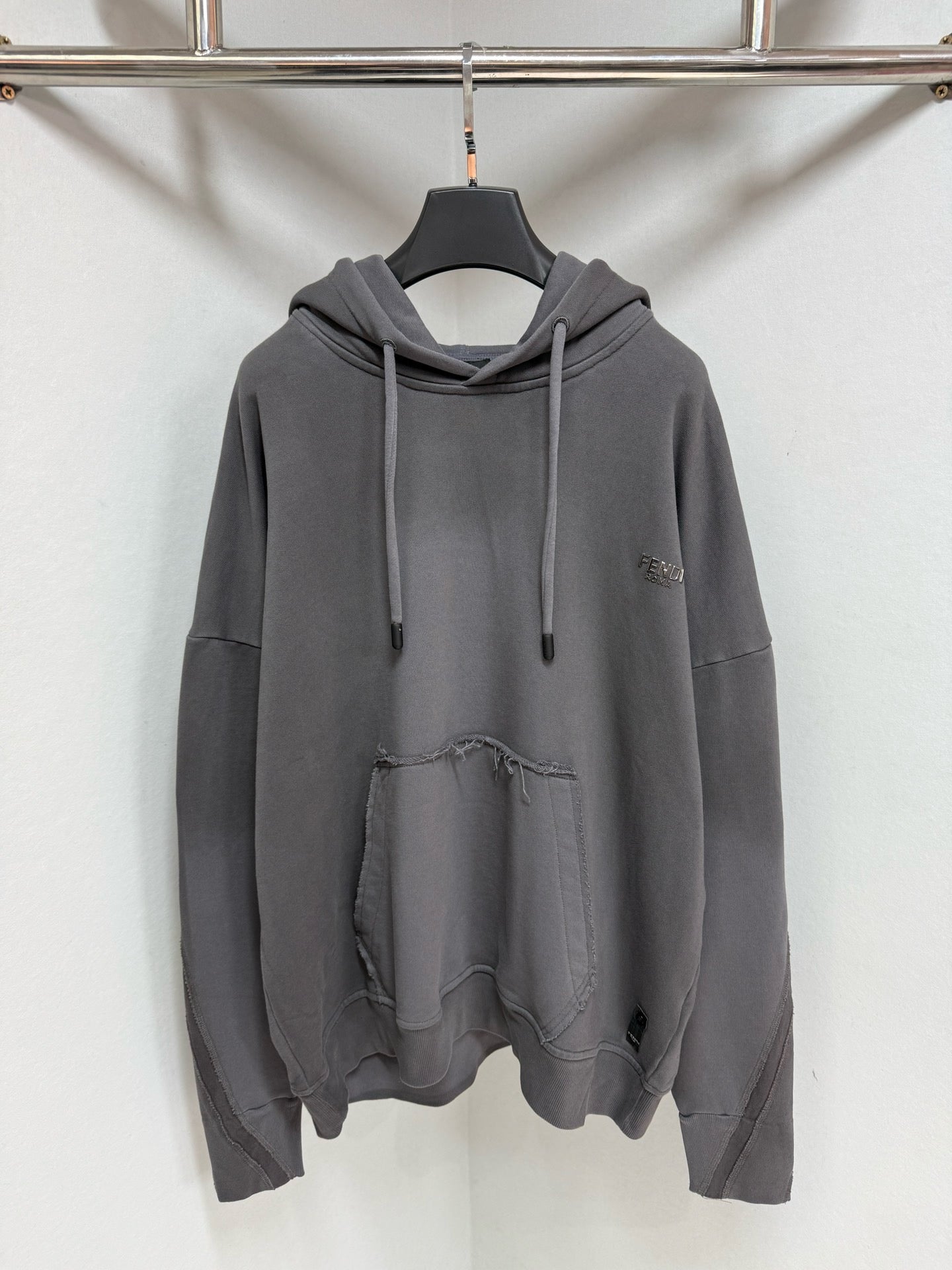 Sudadera con capucha gris oscuro