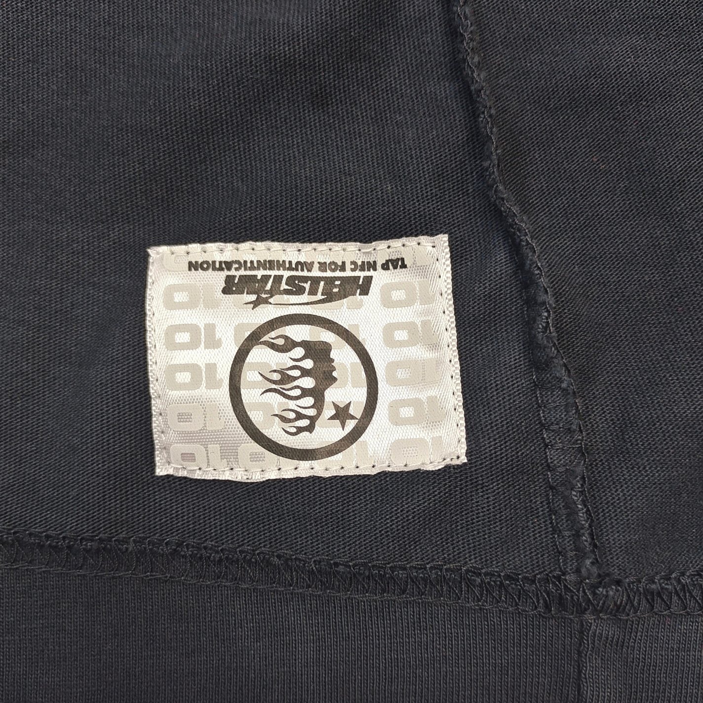 Camiseta negra oscura