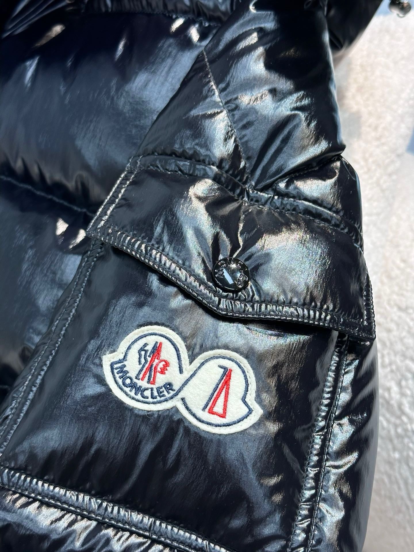 Chaqueta blanca y negra