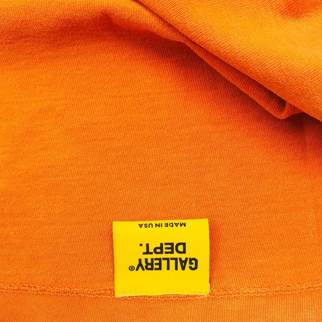 camiseta naranja