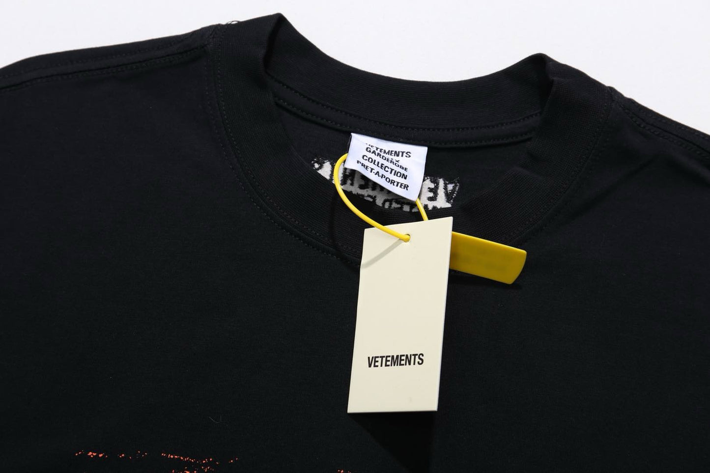 Schwarzes T-Shirt