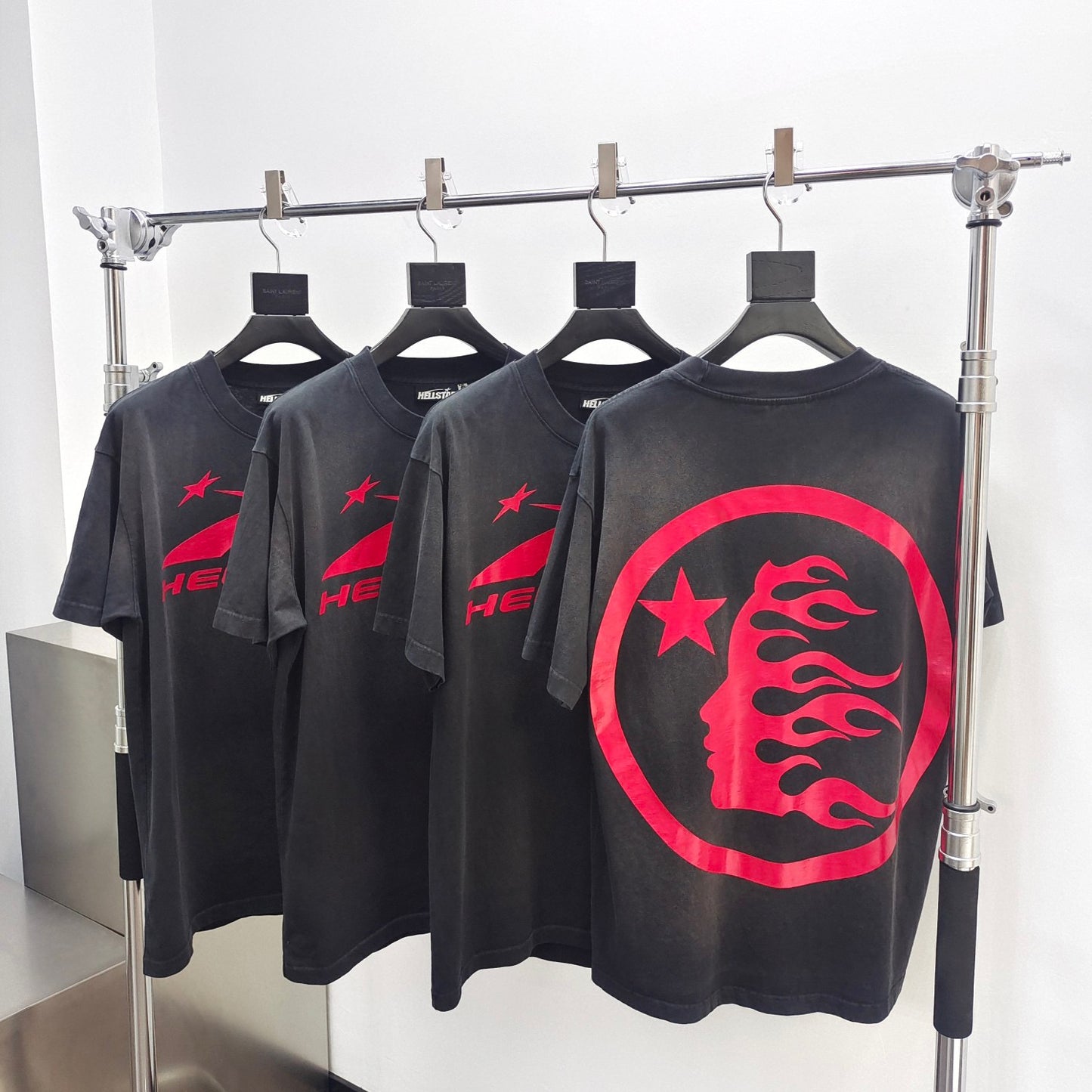 camiseta negra