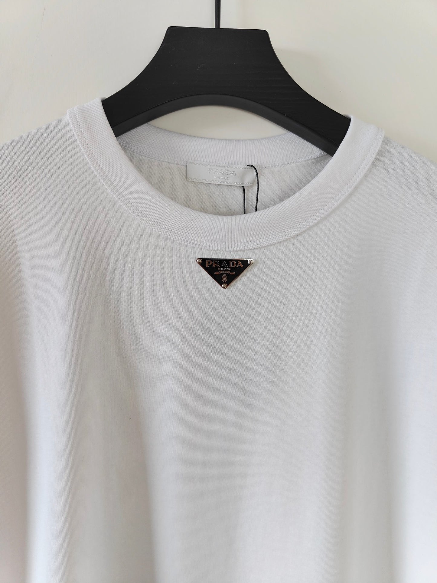 Schwarz-weiße T-Shirts