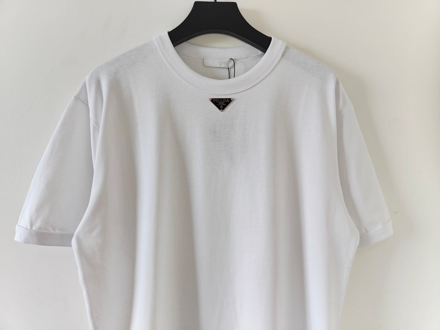 Schwarz-weiße T-Shirts