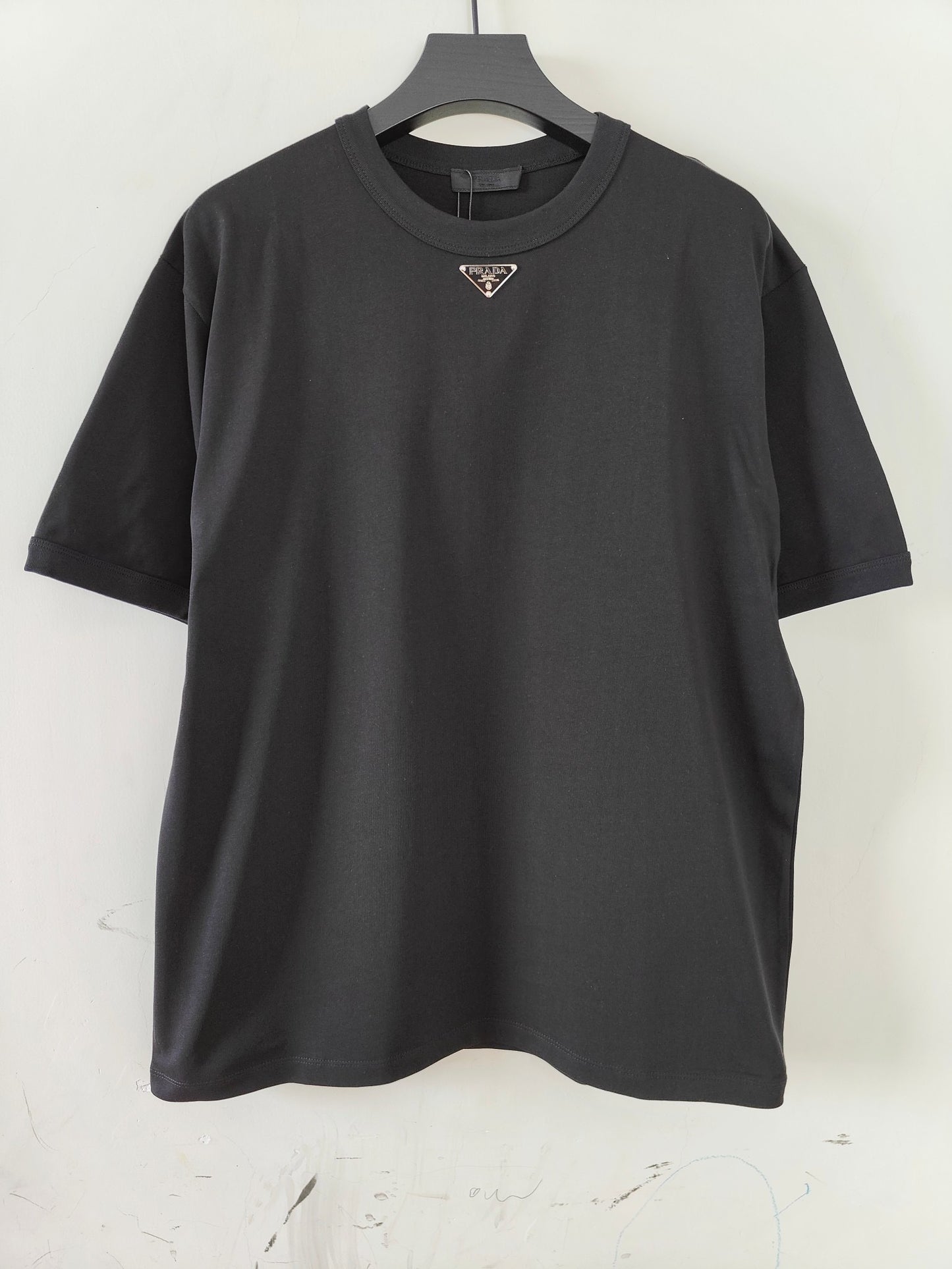 Schwarz-weiße T-Shirts