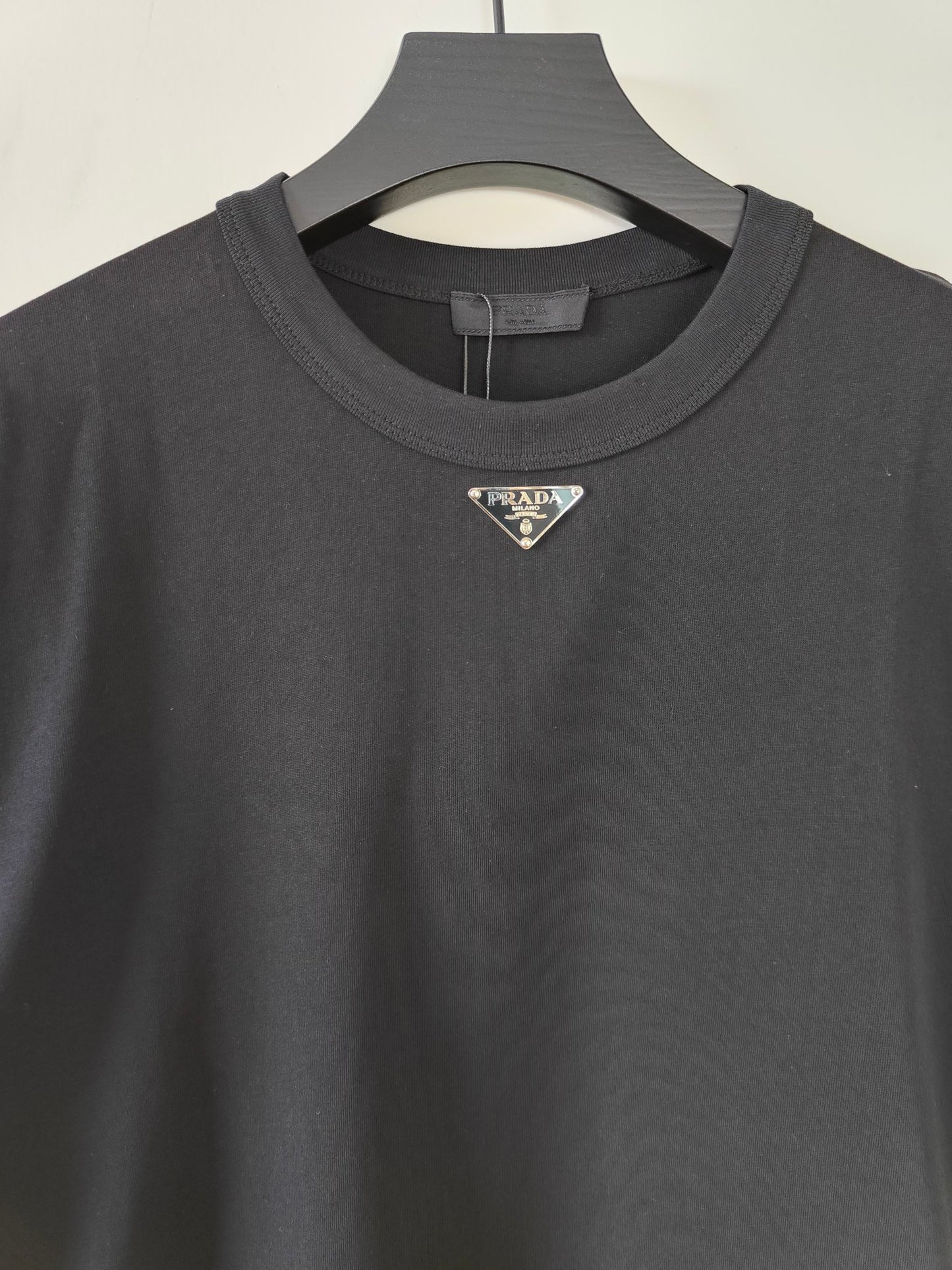 Schwarz-weiße T-Shirts