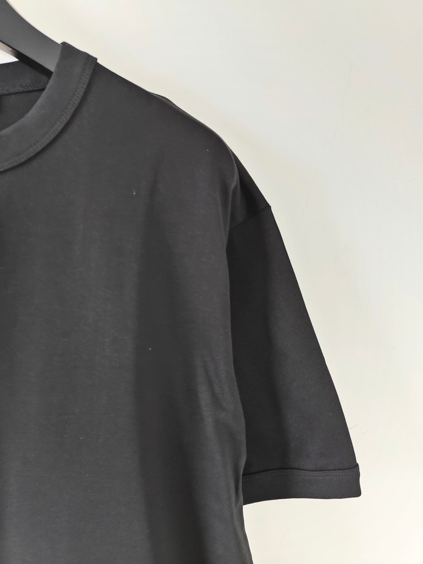 Schwarz-weiße T-Shirts