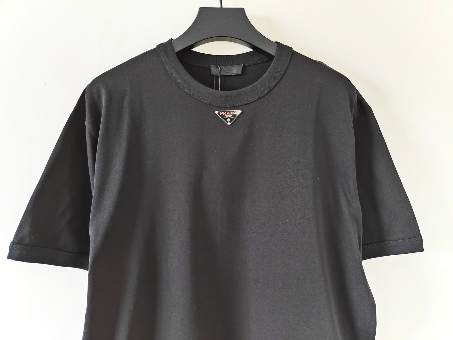 Schwarz-weiße T-Shirts