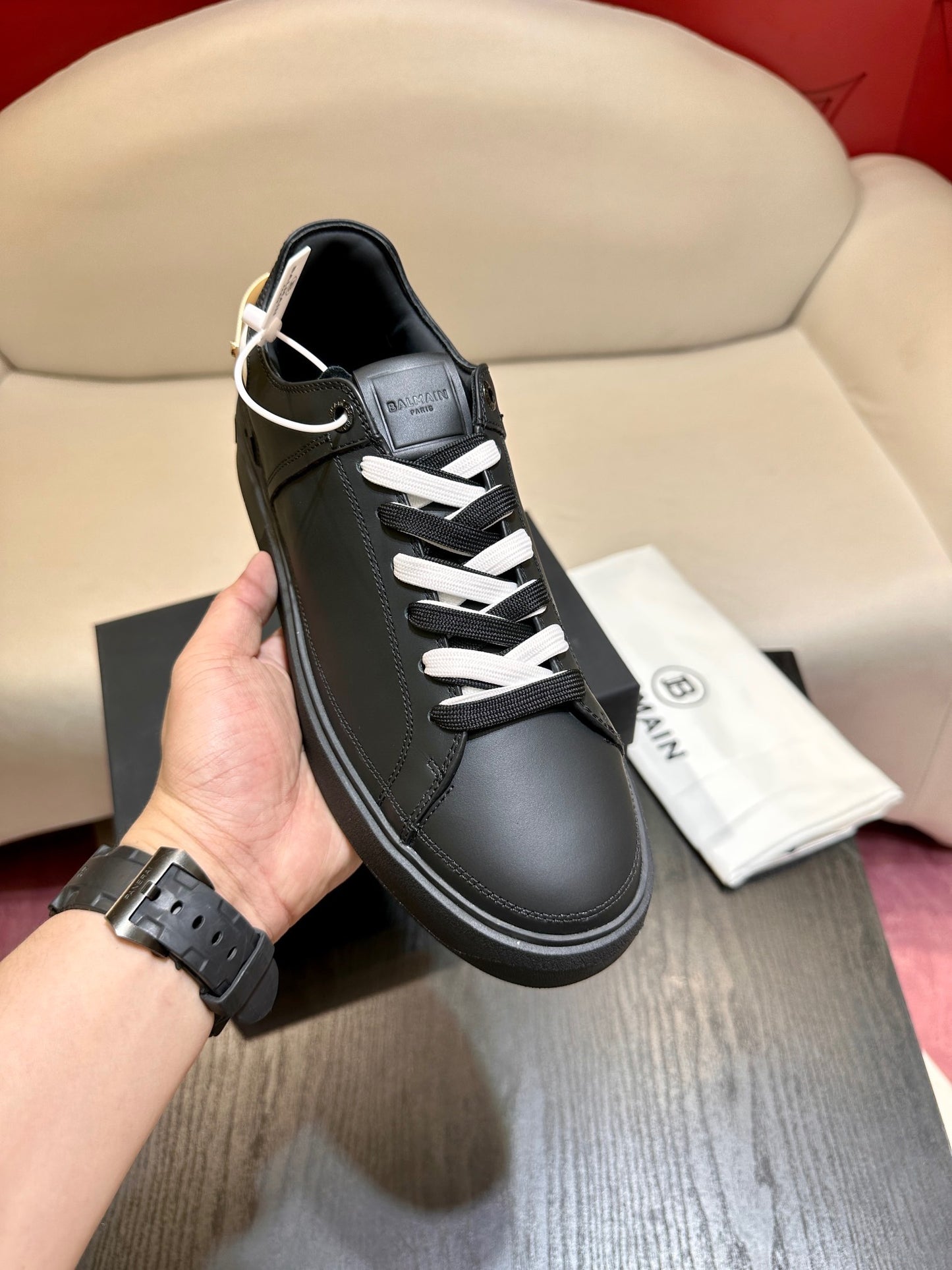 Zapatos blancos y negros